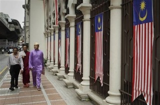 Malaysia Renews Model of Islamic Democracy
