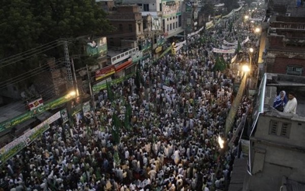 Pakistan Political Battles Heat Up