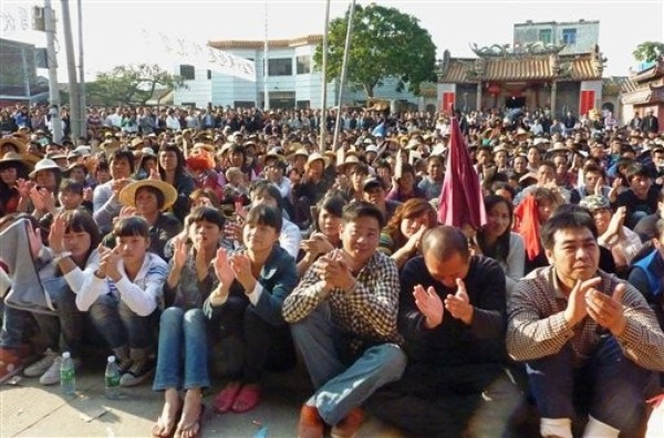 Guangdong Boss Bets on Velvet Glove