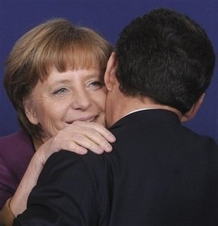 Merkel Keeps Distance from Right-Leaning Sarkozy
