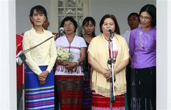 Don't Lift Sanctions on Burma Yet