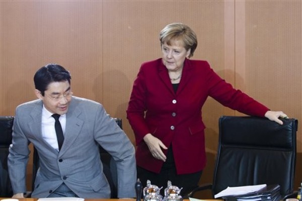 U.S., Germany Tie for Highest Approval Among Top Powers