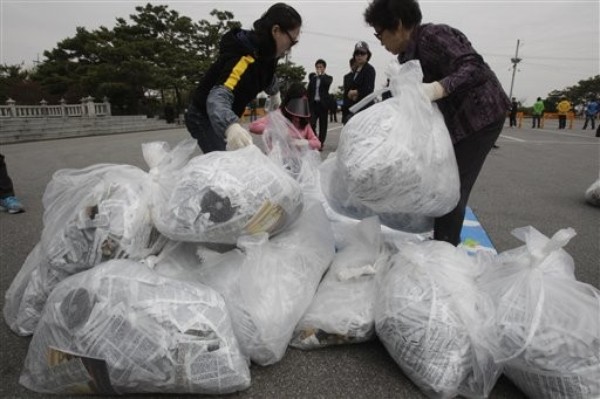 Across the Planet, the Plastic Bag Abounds