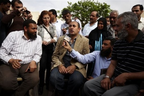 Muslim Brotherhood Draws in the Salafis