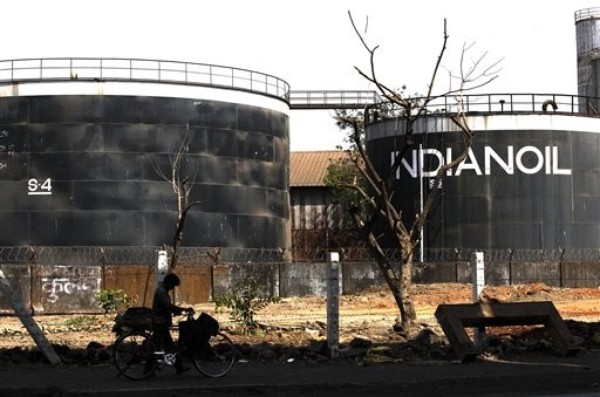 Before a War, Keep Oil Embargo on Iran