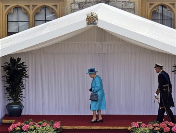 What British Pols Could Learn from the Queen