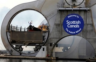 Scotland Flies Blindly Toward Independence