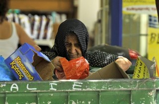 Garbage-Pickers Predicted Greek Crisis