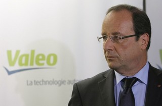France's Hollande Lays Dodo Bird Egg With First Budget