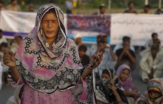 Pakistan's Government: Cowed by the Mob