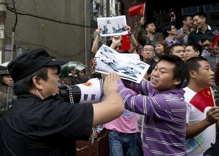 U.S. Public, Experts Differ on China Policies