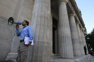 Greece Needs a Writedown, Not a Buyback