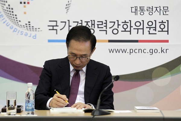 Korea Faces Japan-style Economic Decline