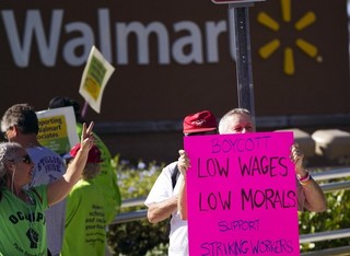 How Wal-Mart Bribed Its Way into Mexico