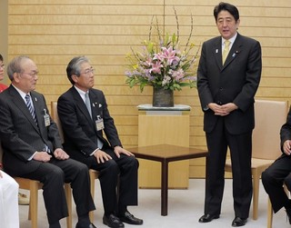 How Abe Can Mend Ties with China