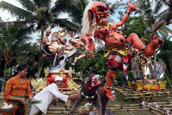 The Chained Up Mentally Ill of Bali