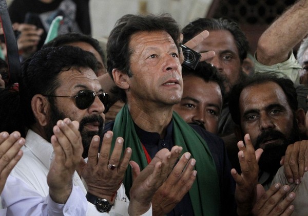 Pakistan's 'Change' Candidate Channels Obama