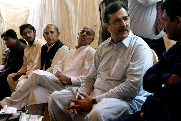 Despite Grave Dangers, an Energized Vote in Pakistan