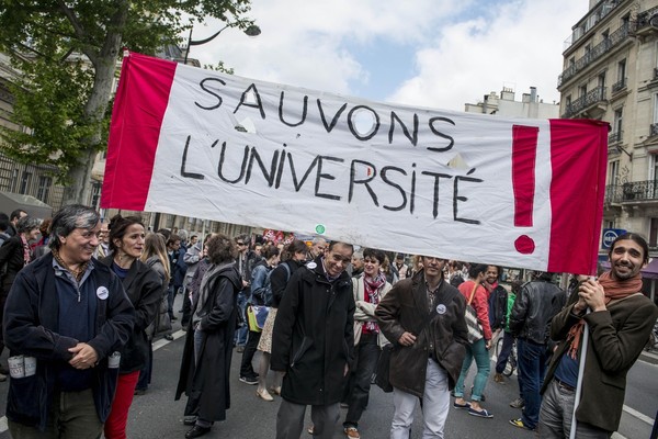 France's Hopeless Battle Against English