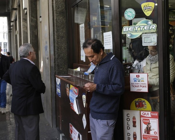 Prego? The Future of Dialects in Italy