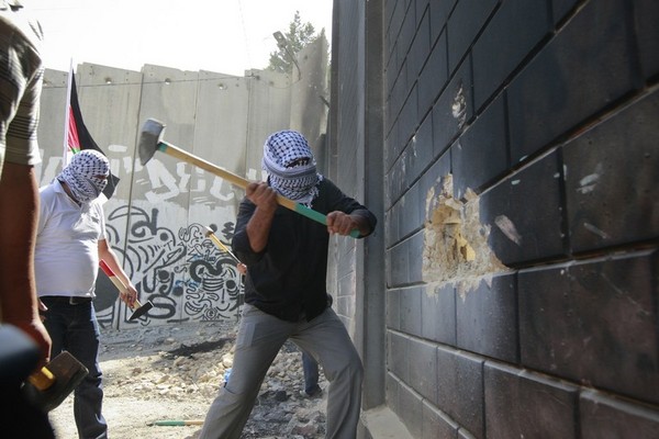 The Racist Romance of the Arab Village