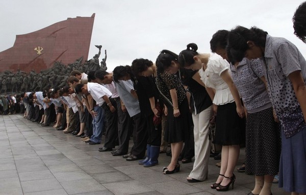 A Gift from China: Creepy Wax Statue of Kim Jong-il