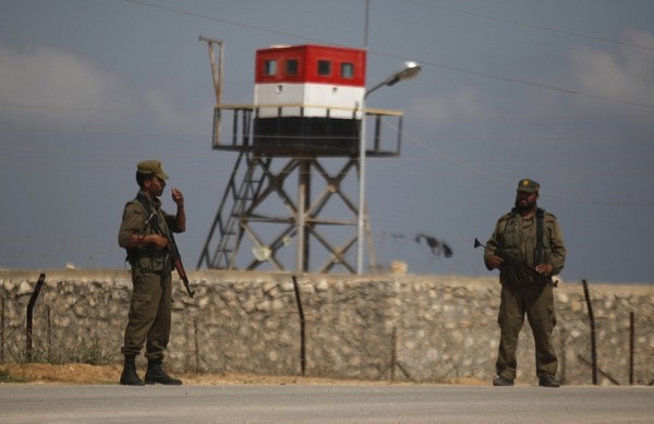 Seize the Chance to Strangle Hamas