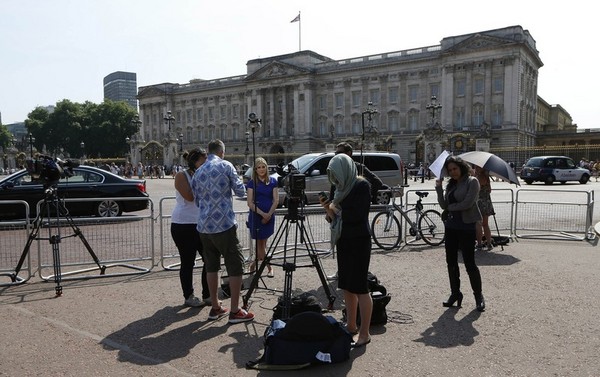 Imprison the Royal Family & Abolish the Monarchy