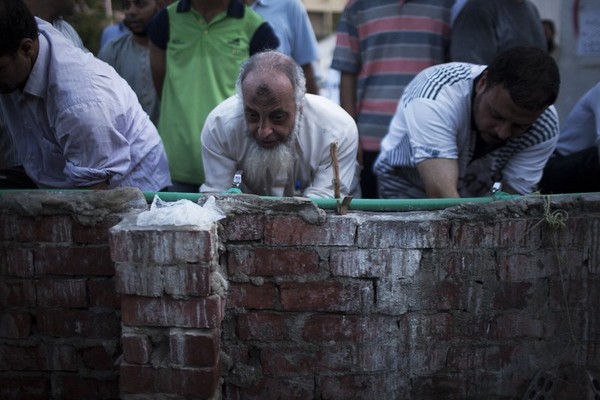 The Epic Arab Trek Between God and Gun