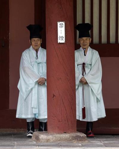 China's Re-Embrace of Confucius