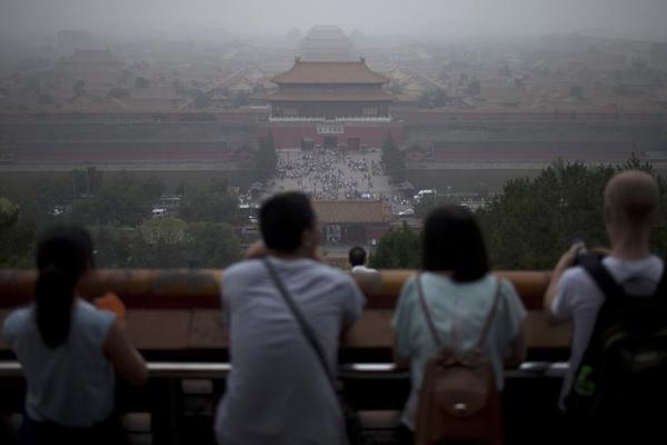 How Yuan Is Threatening Dollar's Hegemony