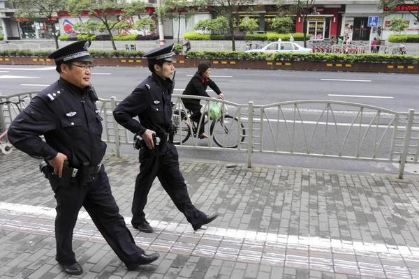 Chinese Police with Guns?
