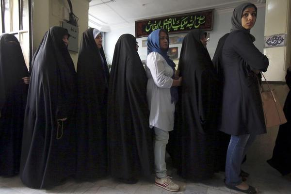 Iranian Women Ditching Head Scarves on Facebook