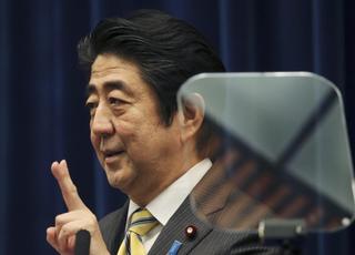 Japan's Abe to Overturn Pacifist Article 9