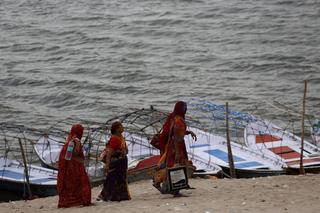 India's 'Holy River' Filled with Sewage & Corpses