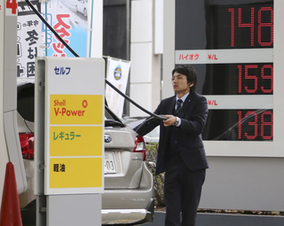 The Oil Price Plunges Again