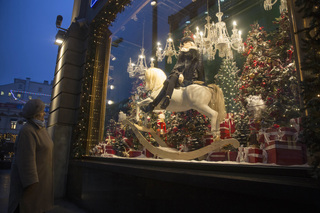Russian Shopkeepers Abandon the Ruble