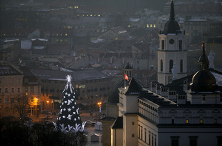 With a Sense of Dread, Lithuania Joins the Euro
