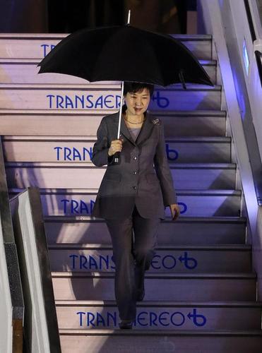 South Koreans Bicker Over Tanking Economy