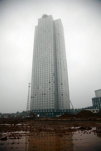 How to Build a Skyscraper in 20 Days