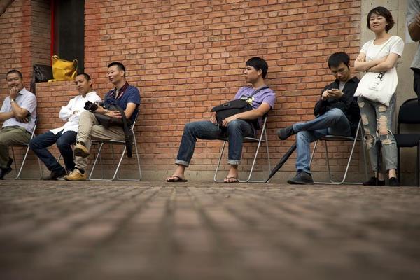 Why Are the Chinese Wealthier and Unhappier?