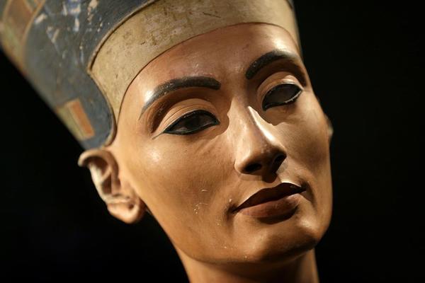 Is Nefertiti In Tut's Tomb?
