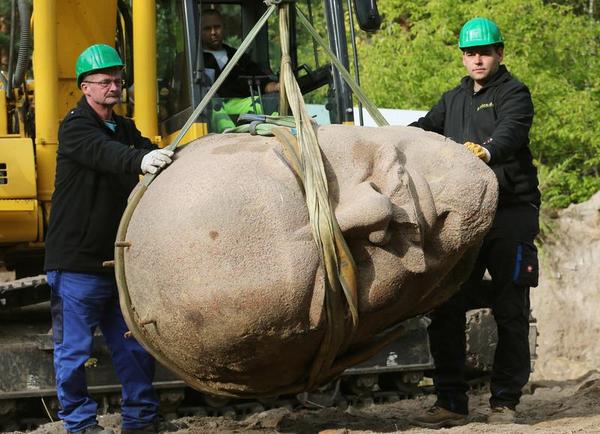 Lenin Comes Back to Berlin
