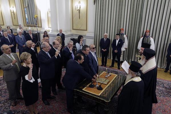 New Greek Cabinet Sworn in With Few New Faces