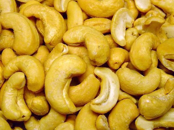 African Cashew Farmers Cash In
