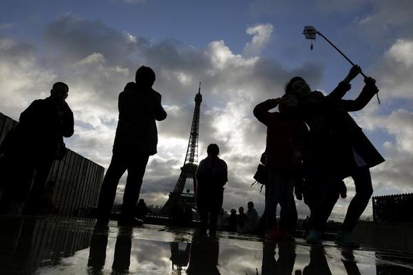 Hollande's Post-Paris Power Grab