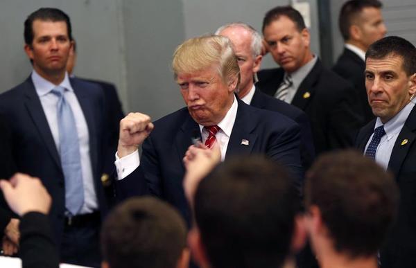 How an Ex-CIA Chief Would Brief Trump