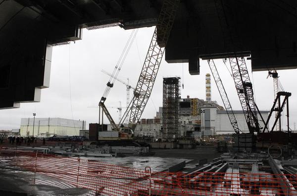 The International Effort to Contain Chernobyl