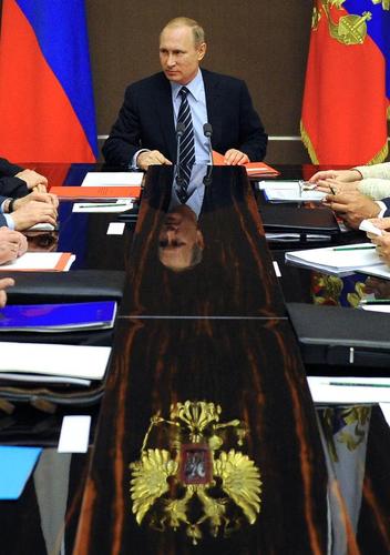 Why Putin Tolerates Corruption