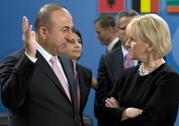 Fearing Russian Bear, Sweden Inches Toward NATO